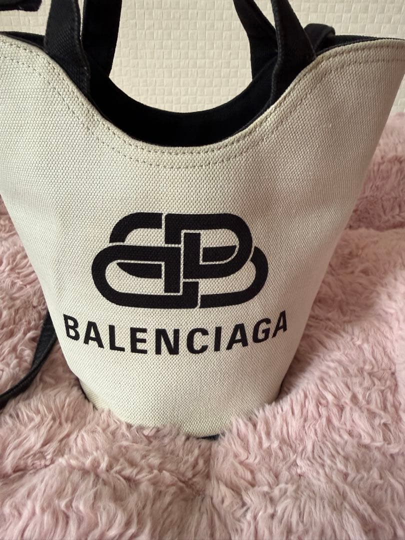 バレンシアガ バケットバッグ ウェーブショルダーバッグ