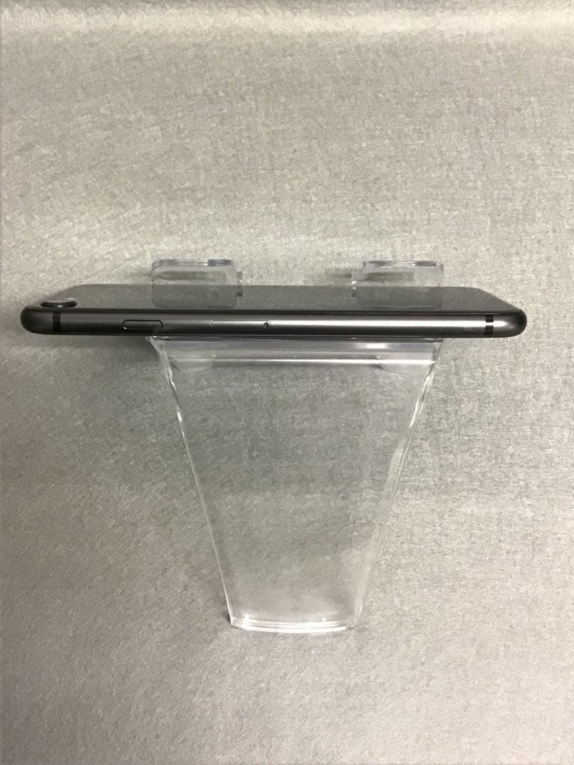 美品 国内版 SIMフリー　iPhone8 64GB スペースグレイ色