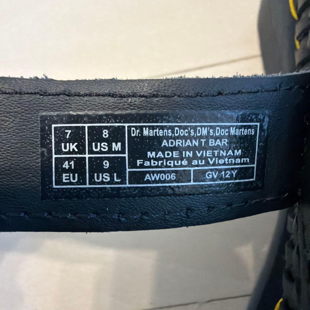 靴 Dr. Martens Adrian T Bar