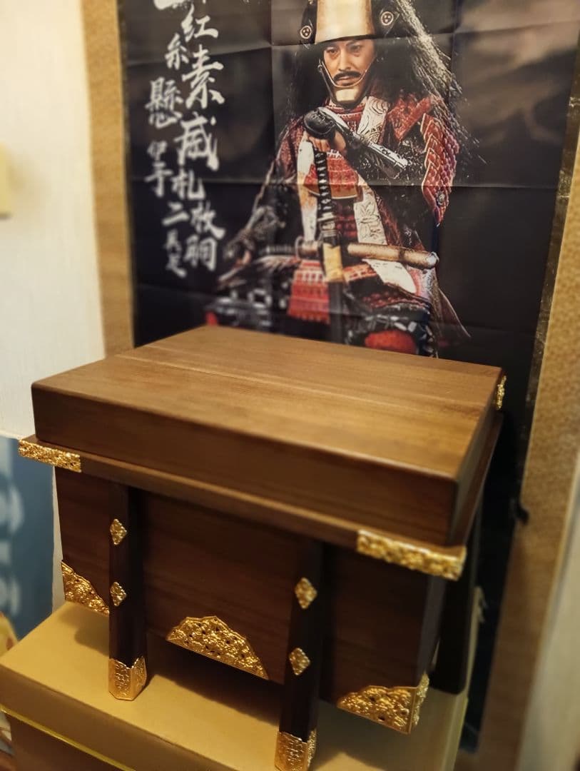 大型サイズ端午の節句伝統的な日本の武士の高級兜飾り装大桐櫃２５号サイズ置物