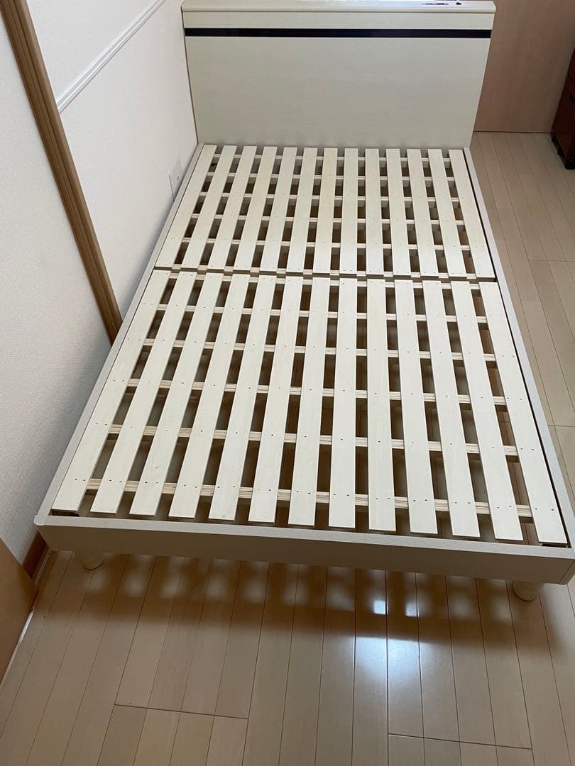 ニトリ⭐️すのこセミダブルベッドフレーム⭐️白
