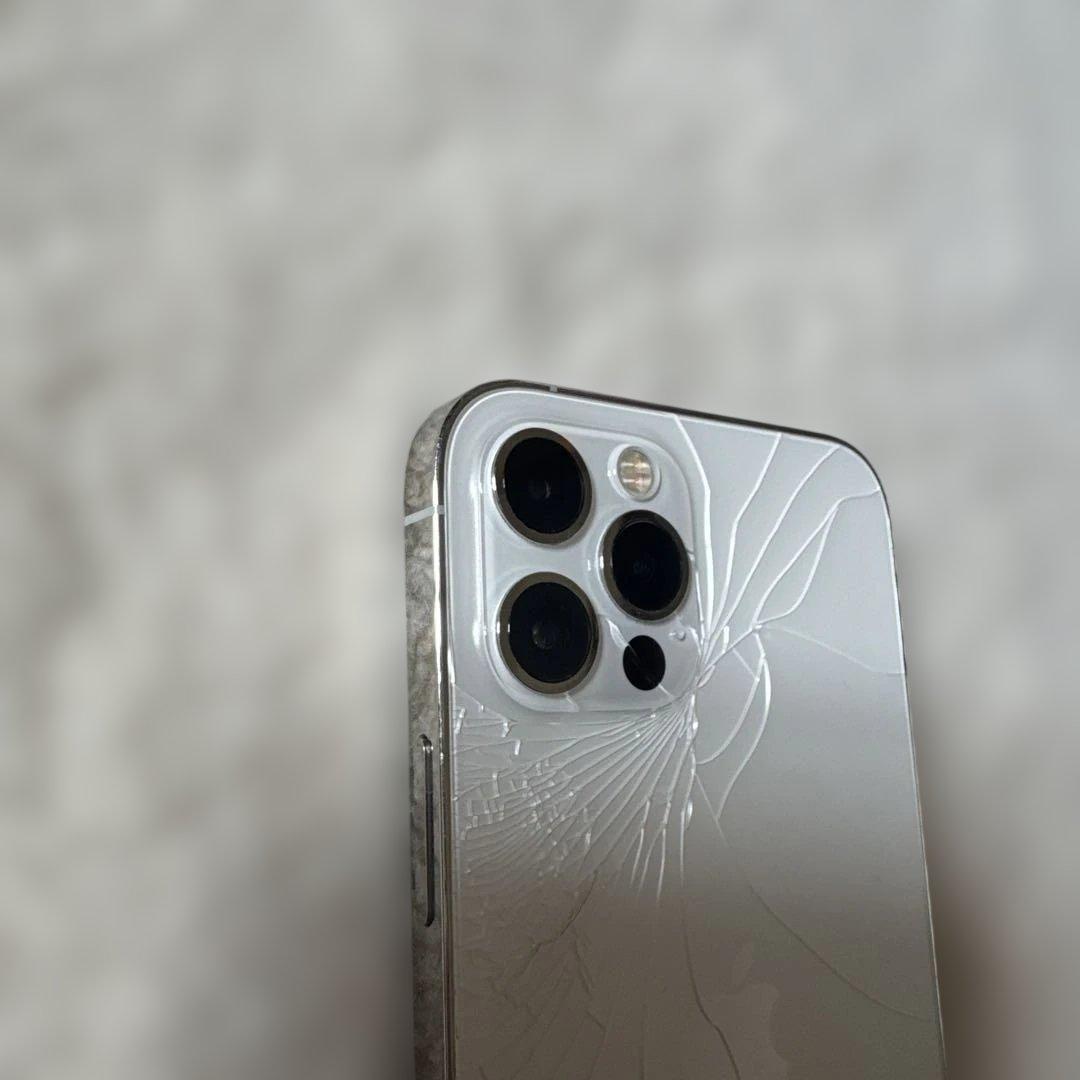 【最終値下げ】iPhone 12Pro ホワイト 背面ひび割れ 箱あり