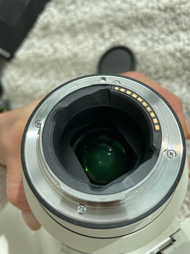 レッド　Sony FE 70-200mm F2.8 GM レンズ