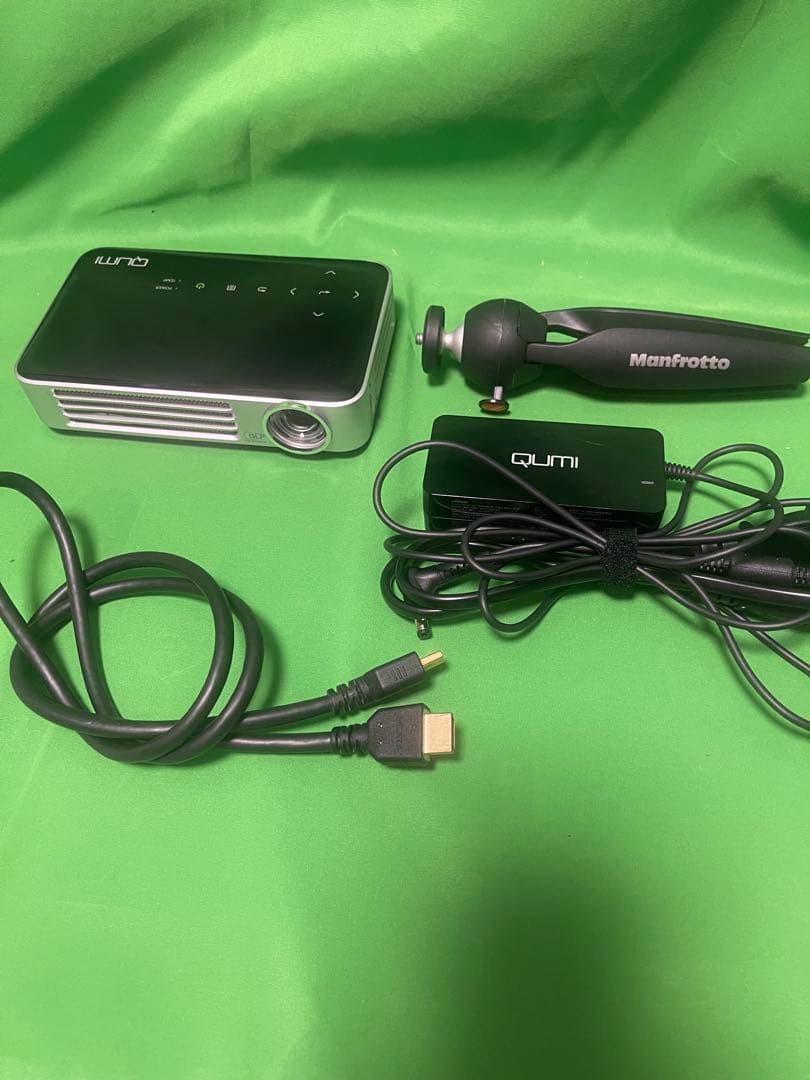 QUMI Q6-BKプロジェクター