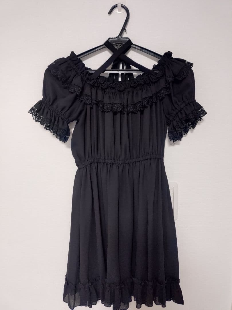 ATELIER PIERROT パフスリーブシャーリングブラウス 黒