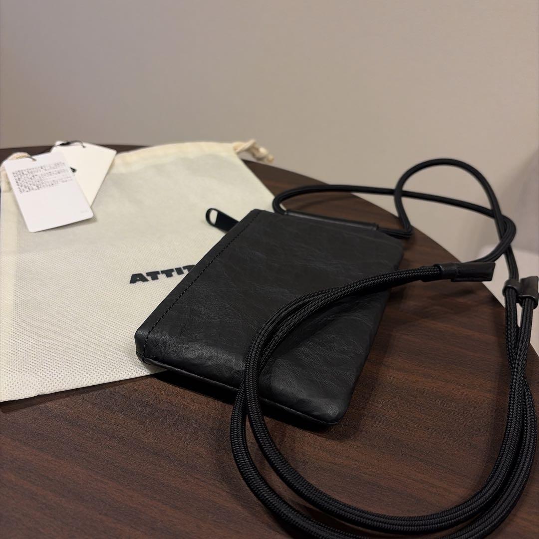 新品未使用土屋鞄ATTITU/レザースマホショルダー (ファスナー) 002