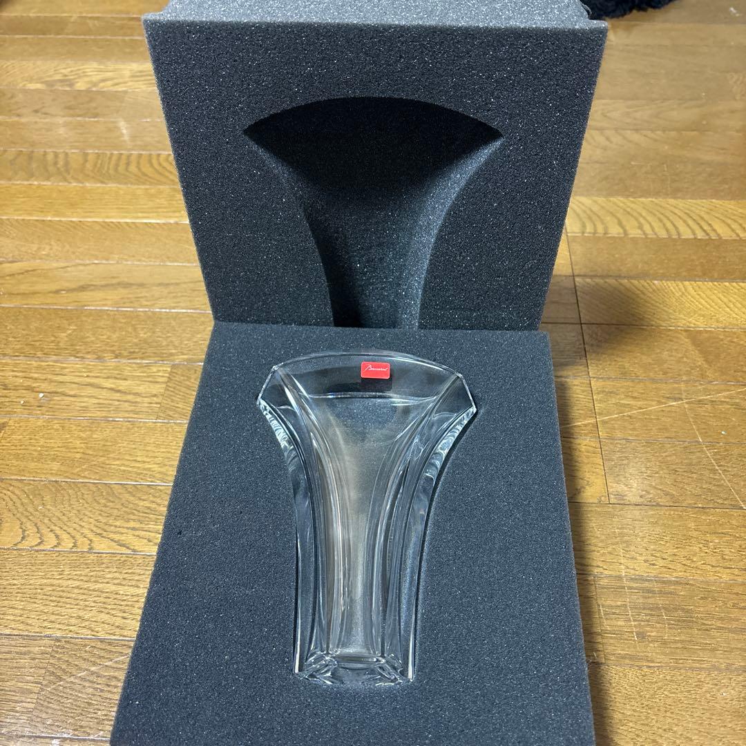 ※値引き中※【未使用】Baccarat クリスタル花瓶 赤 ギンコS バカラ