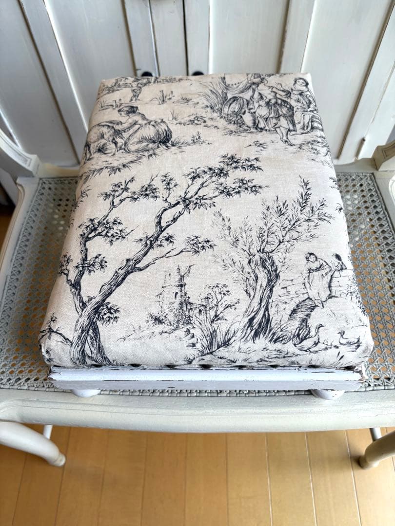 ♡ フランスアンティーク　フットスツール　トワルドジュイ　シャビーシック　牧歌的