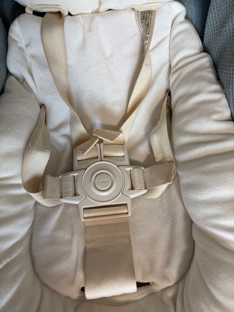 Combi スウィングベッド&チェア ネムリラ AUTO SWING BEDi