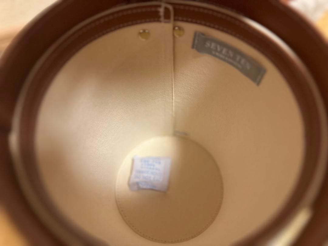 セブンテン　カットワークレザーバケットバッグ