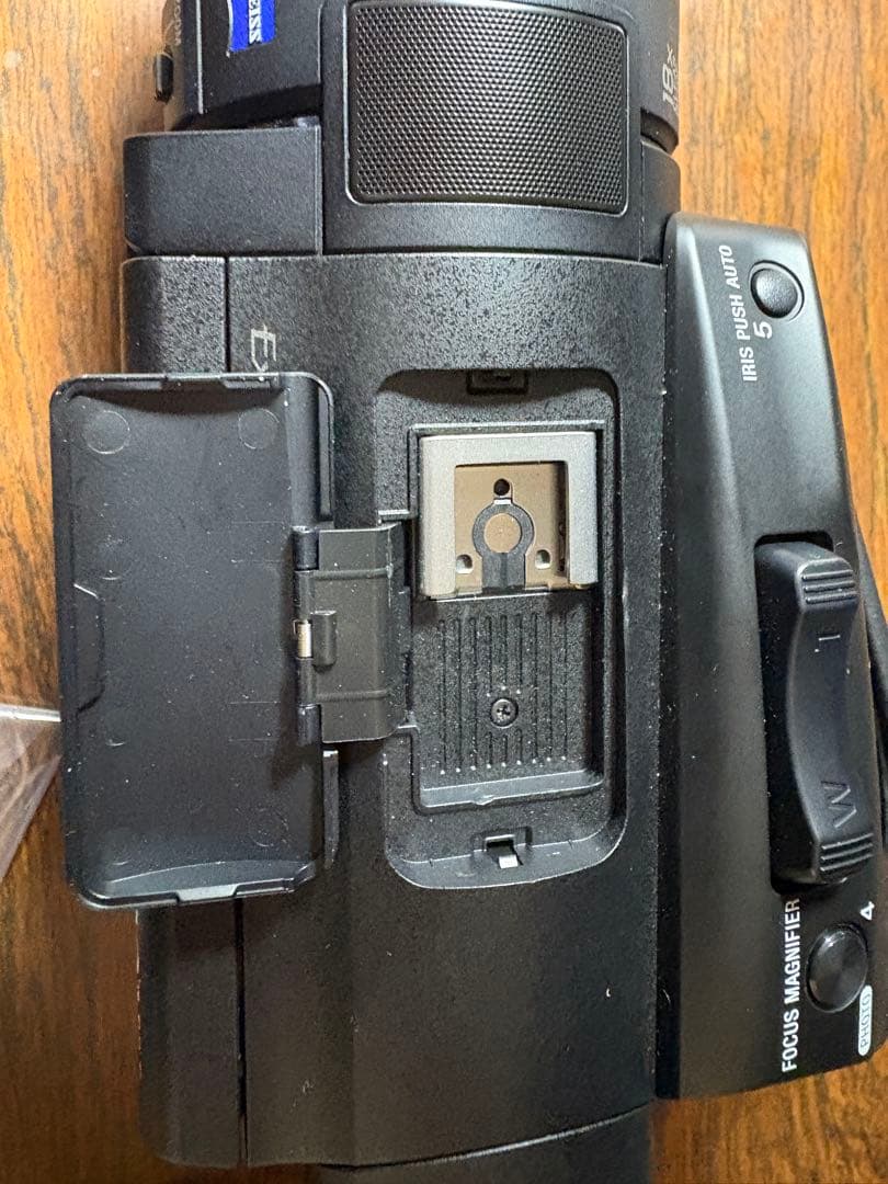 美品 SONY FDR-AX700 ビデオカメラ 本体