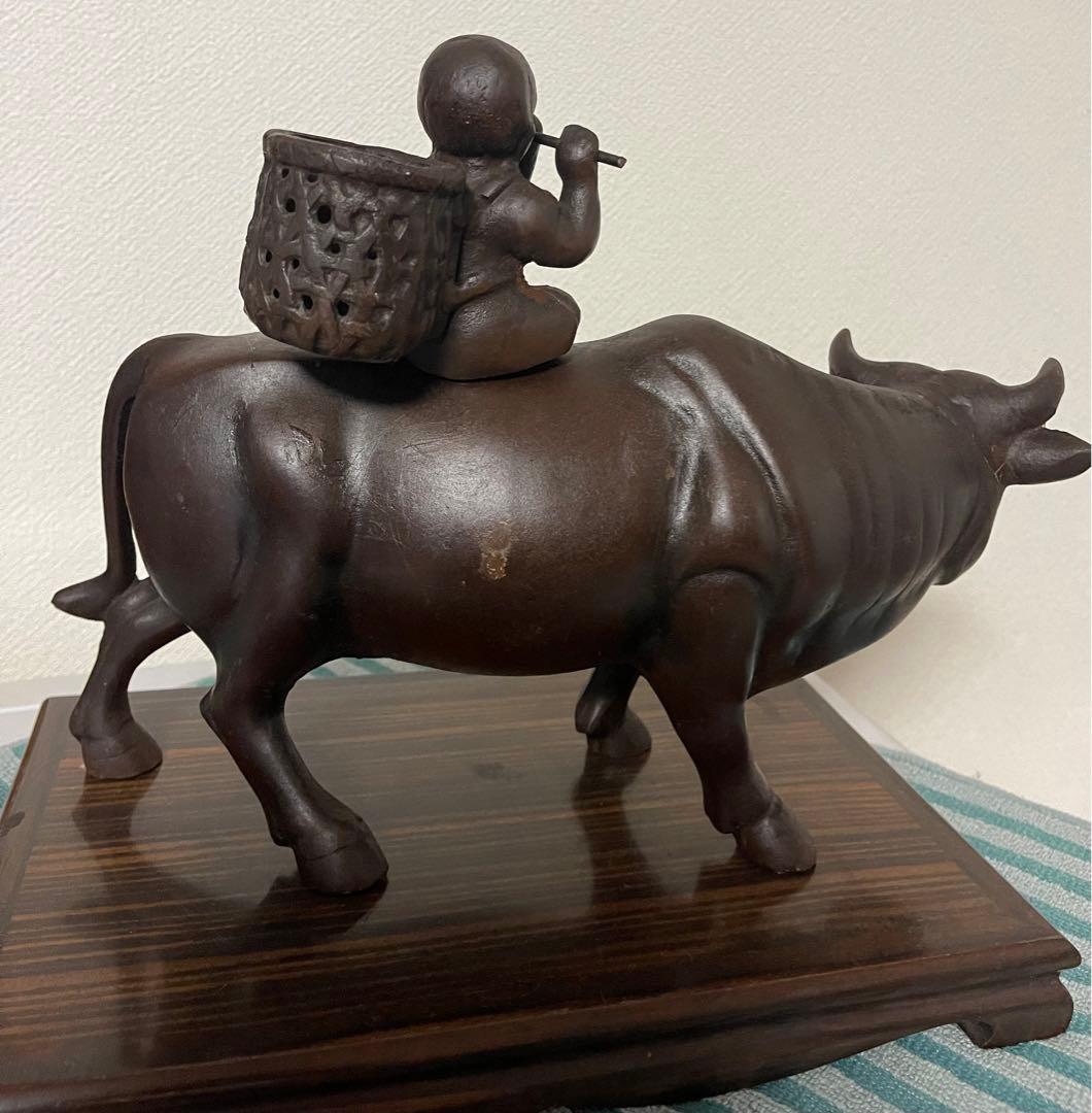 置物/ 鉄器騎牛笛吹童子　騎牛帰家像　台付き