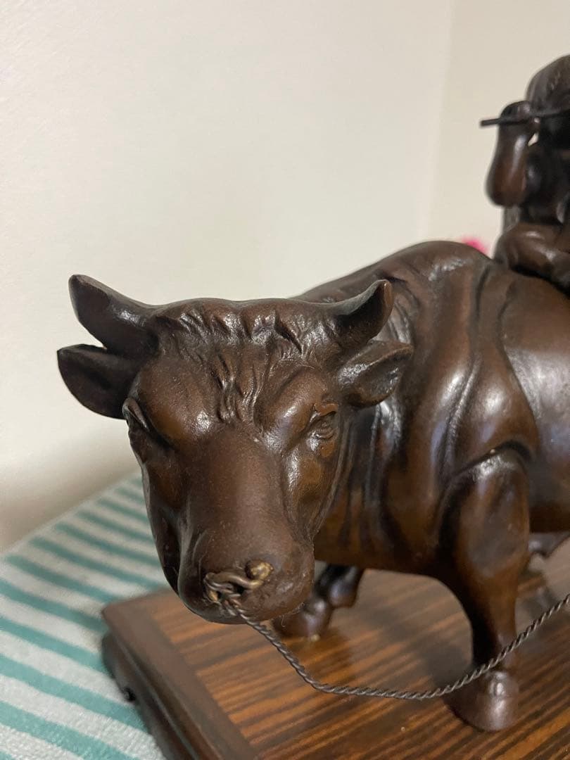 置物/ 鉄器騎牛笛吹童子　騎牛帰家像　台付き