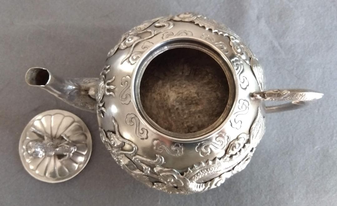 北京工芸品公司　銀製伝統雲龍紋唐獅子摘酒器　288gram高110長175mm