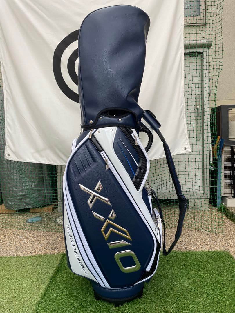 極美品XXIOプロモデルレプリカキャディーバッグ ネイビー/ホワイト未使用に近い