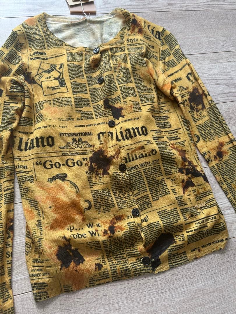 新品タグ付　ジョンガリアーノ ニュースペーパー柄 アンサンブル カーディガン