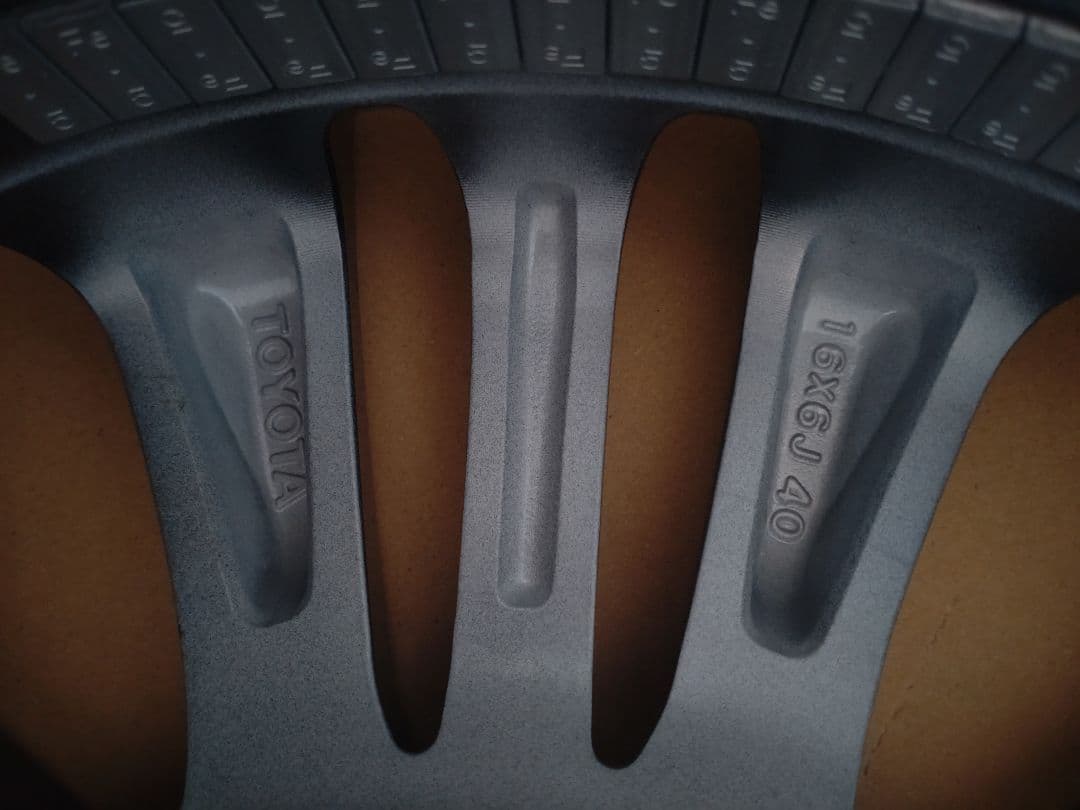 ヴォクシー　１６インチ純正アルミホイール２本セットＡ