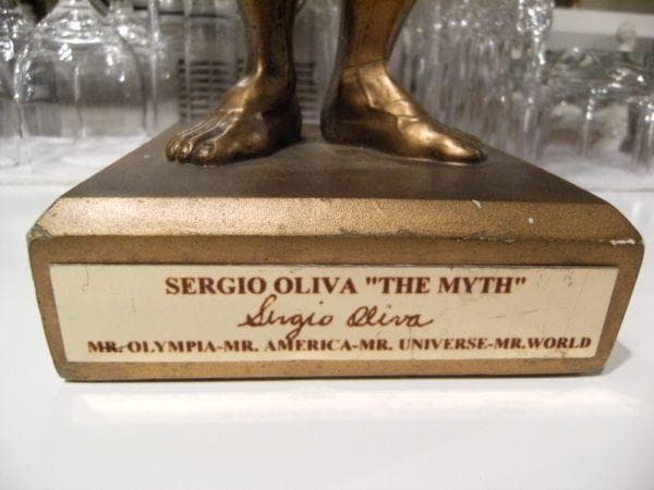 非売品★ミスターオリンピア ボデイビル セルジオ・オリバー トロフィー オブジェ