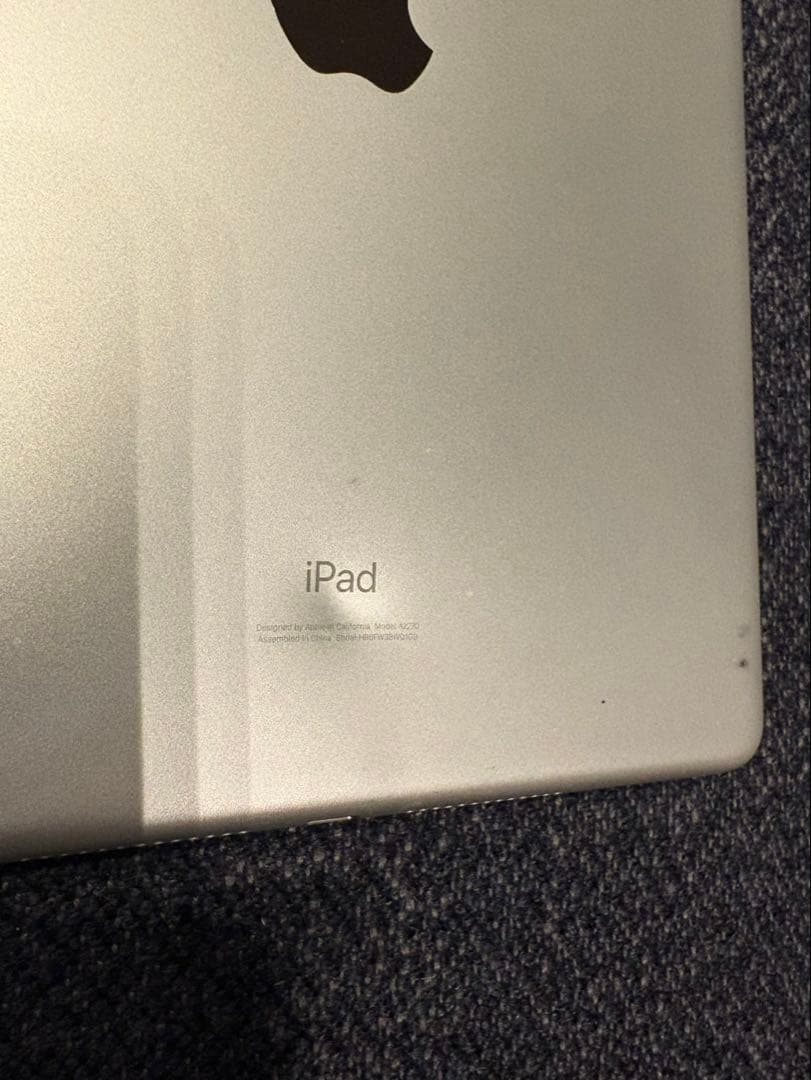 Apple iPad シルバー　第8世代32Ｇ　Wi-Fiモデル