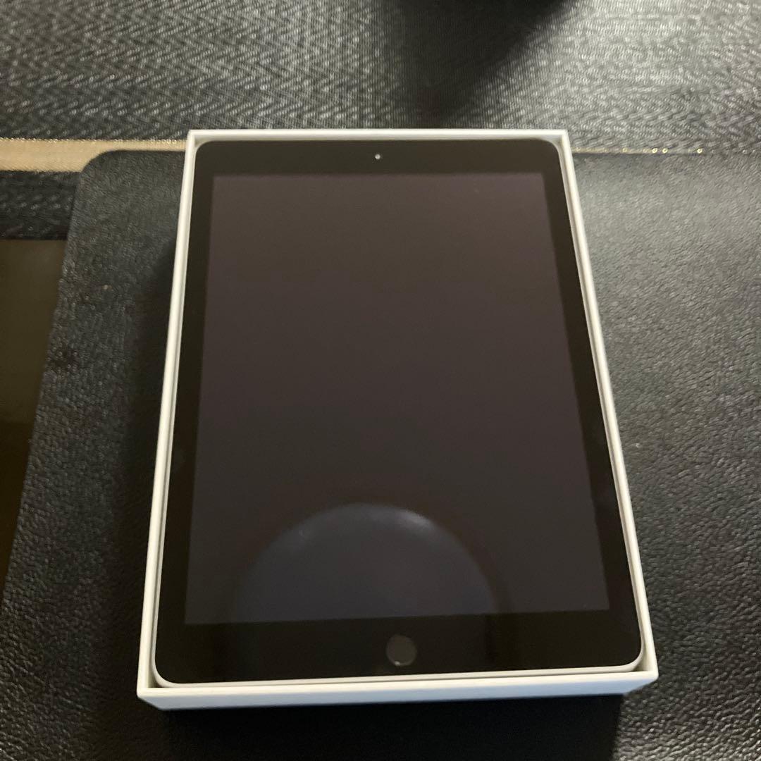 Apple iPad シルバー 第5世代32ギガ