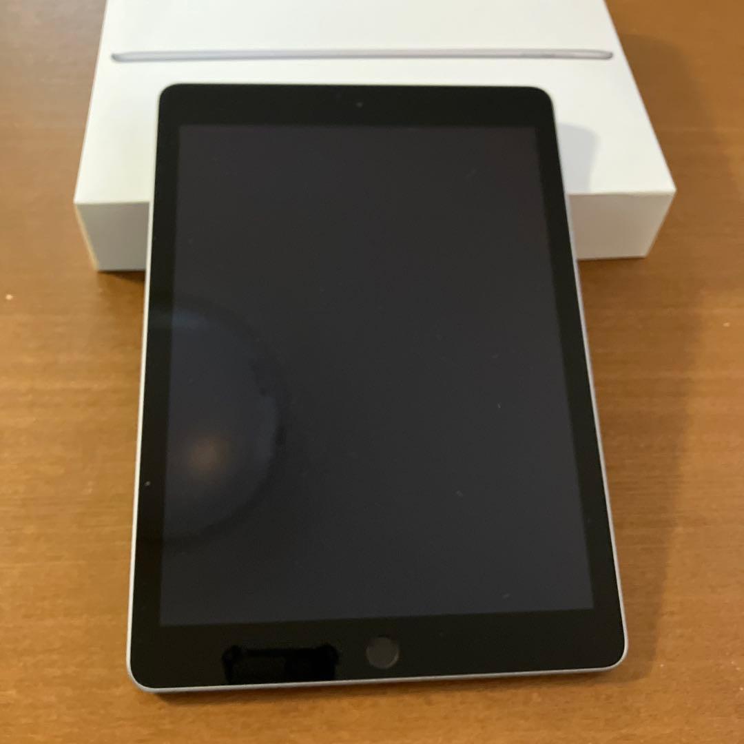 Apple iPad シルバー 第5世代32ギガ