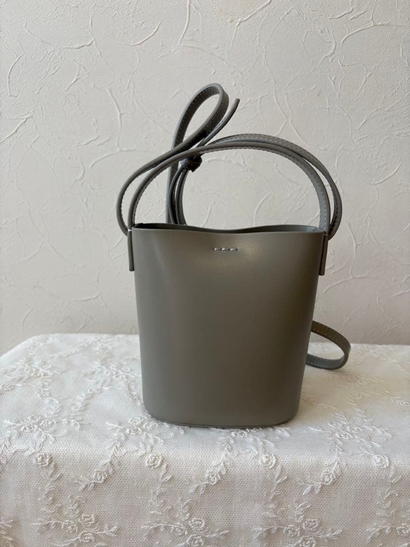 YAHKI グレーベージュ　クロスボディバッグ　新品