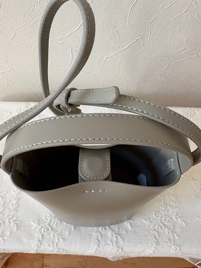 YAHKI グレーベージュ　クロスボディバッグ　新品