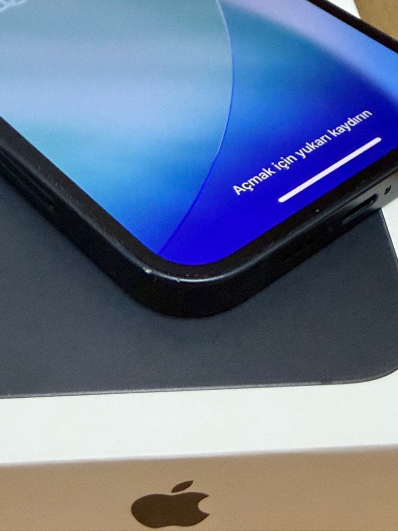 iPhone13 ミッドナイト　simフリー　※レンズ周り傷あり