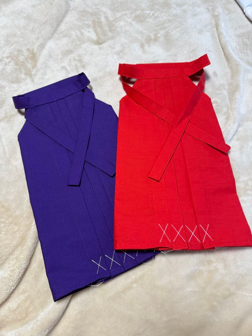 なの　黒地銀彩牡丹柄着物袴