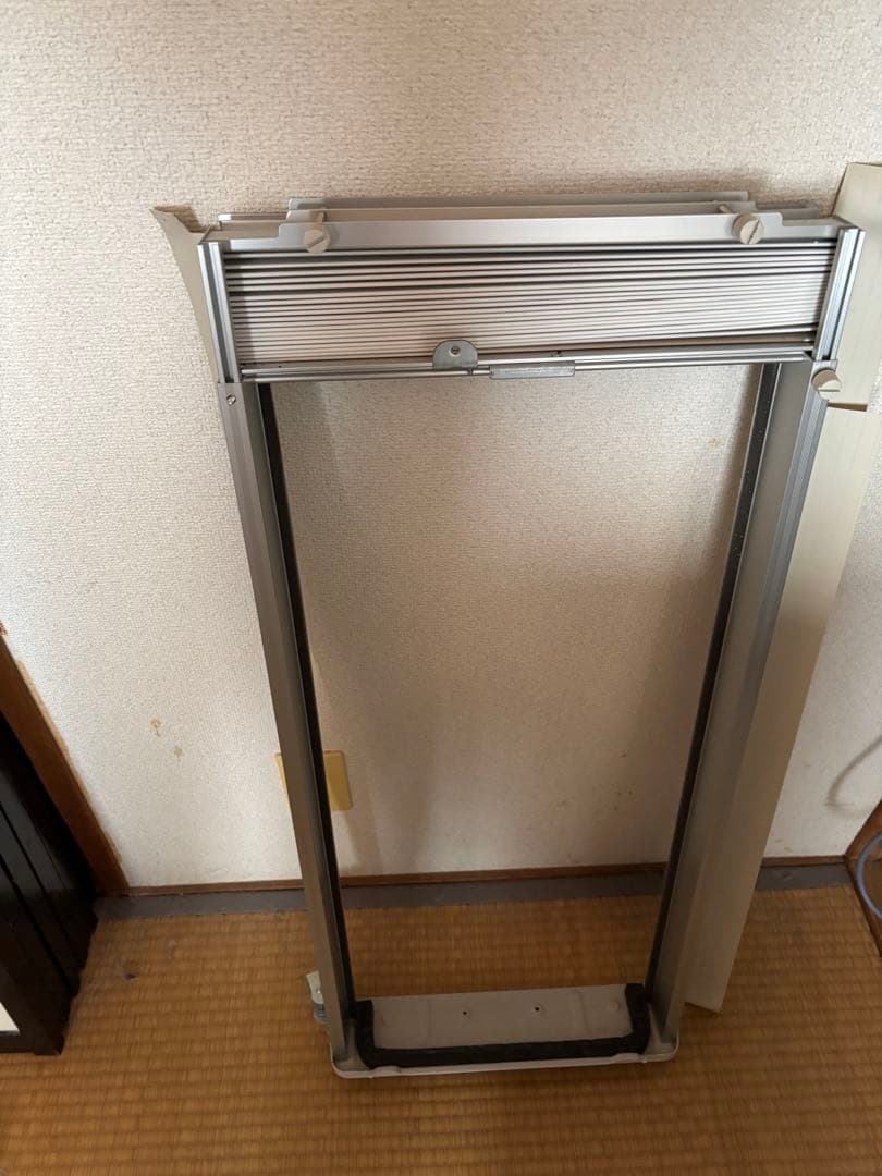 CORONA窓用エアコン ホワイト グレー 取り付けフレーム付き動作可　値下げ可