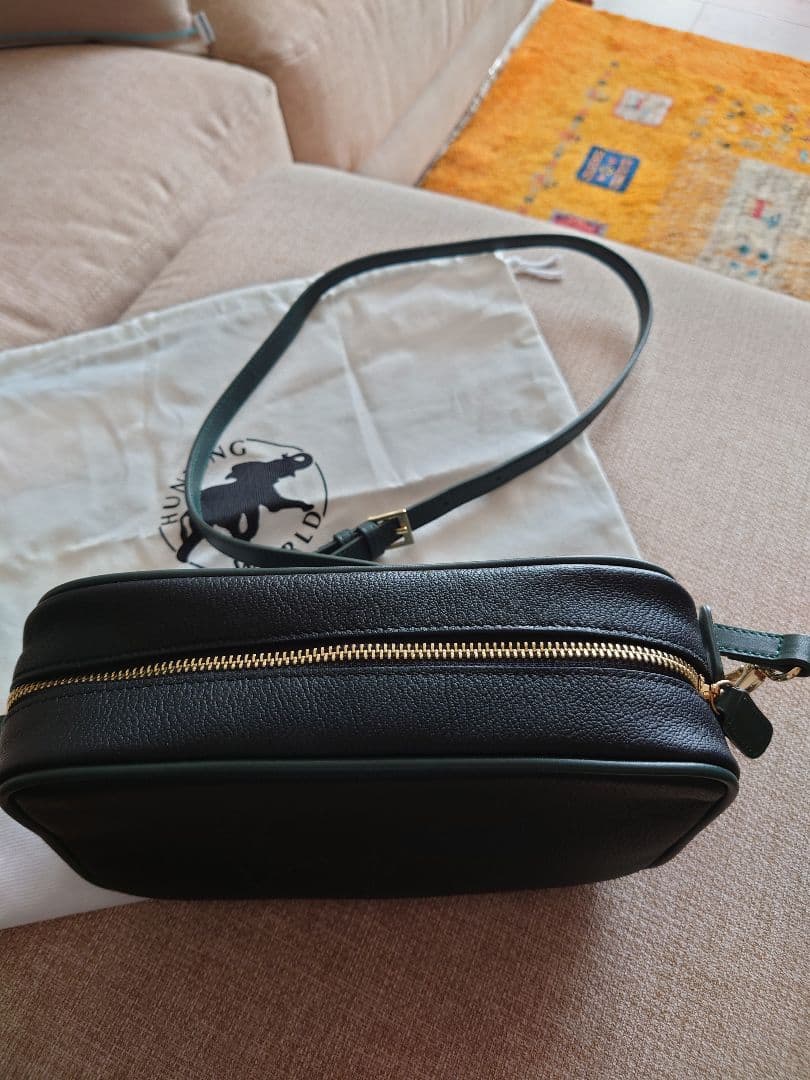 HUNTING WORLD ブラックレザーショルダーバッグ