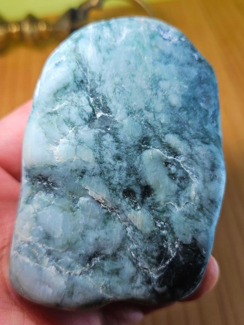 圧倒的パワー‼️青色❔緑❔糸魚川産 翡翠 原石