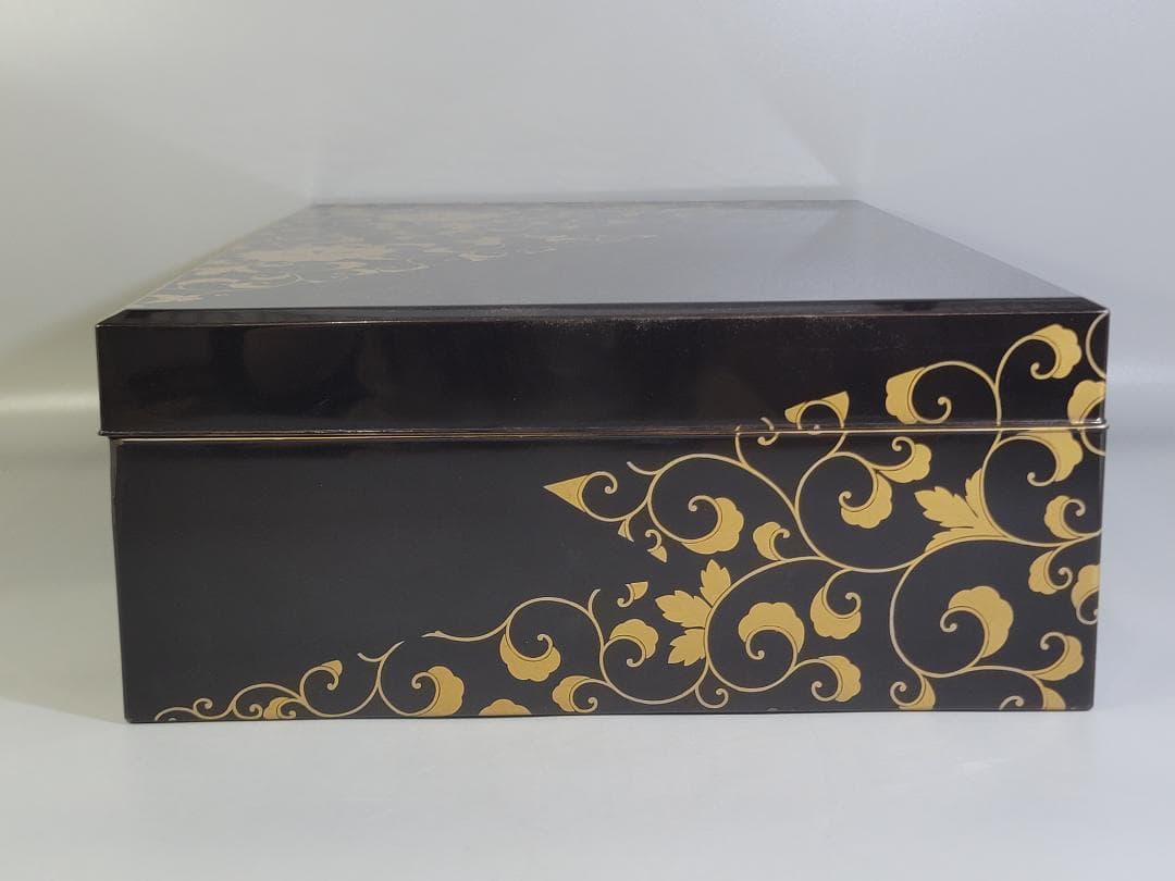 纏枝蓮花紋 蒔絵 四方 蓋物 古美術 DT326