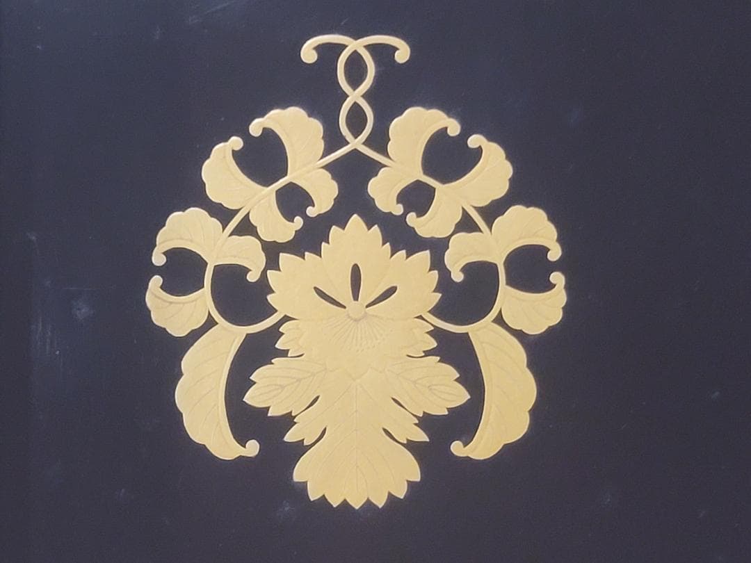 纏枝蓮花紋 蒔絵 四方 蓋物 古美術 DT326