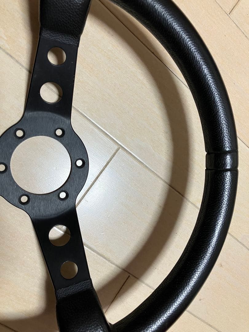 momo 3スポーク ステアリング 黒　ディープコーン　35Φ