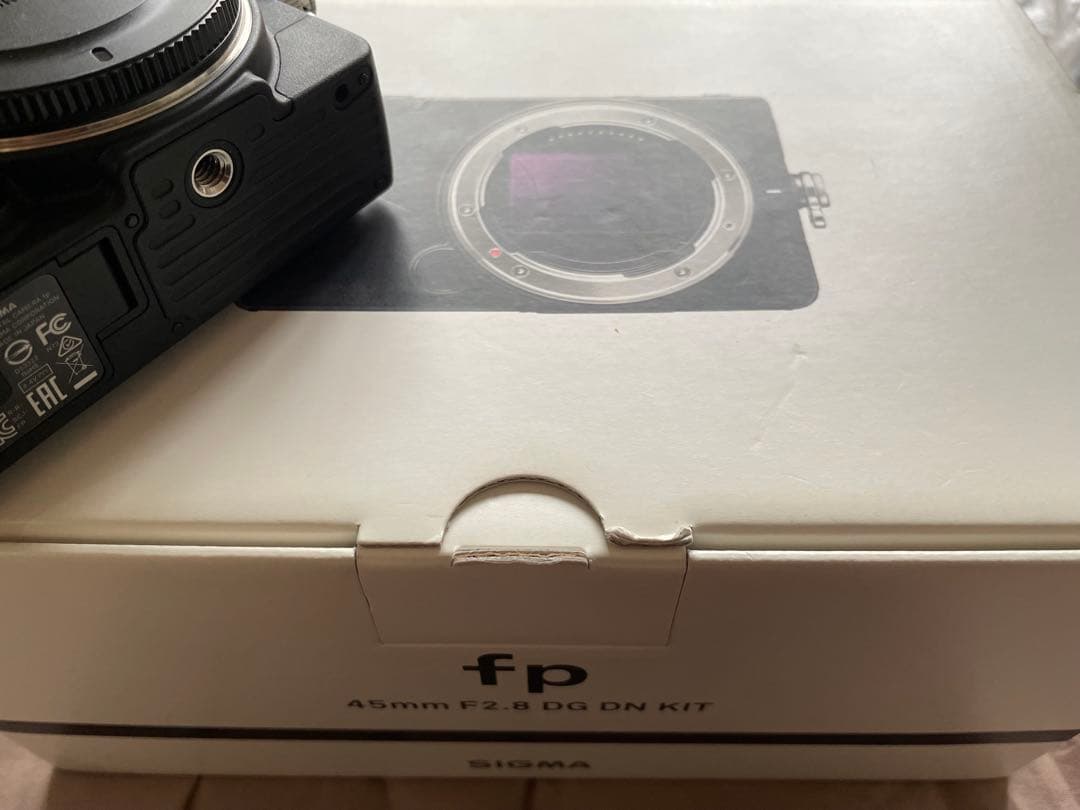 SIGMA fp ボディ 予備バッテリー2個・充電器付