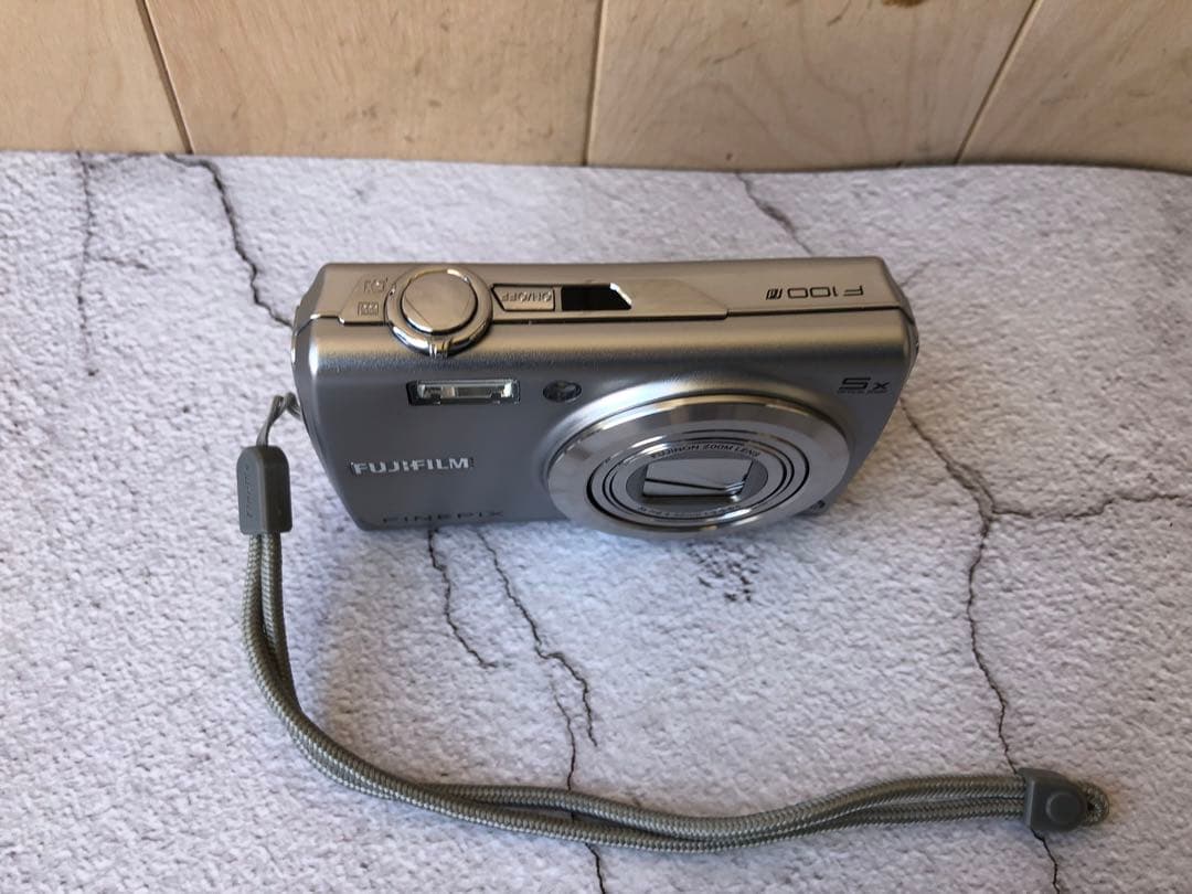 FUJIFILM finepix F100fd デジカメ (D8)