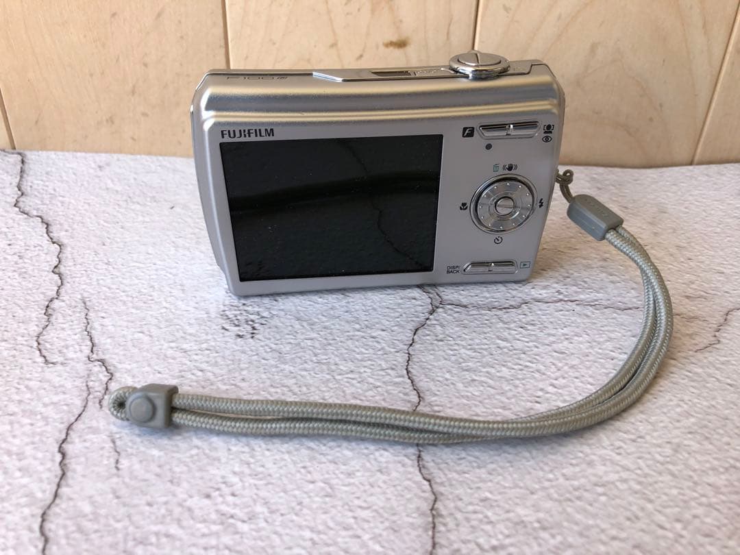 FUJIFILM finepix F100fd デジカメ (D8)