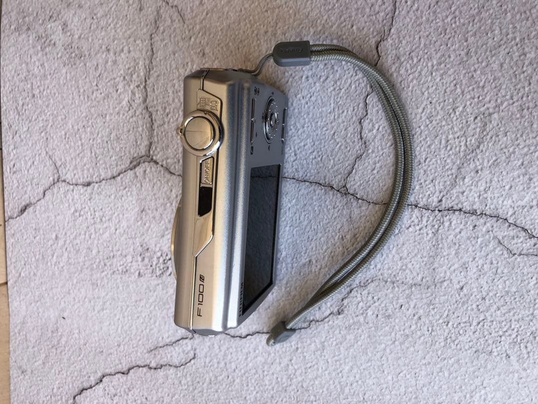 FUJIFILM finepix F100fd デジカメ (D8)