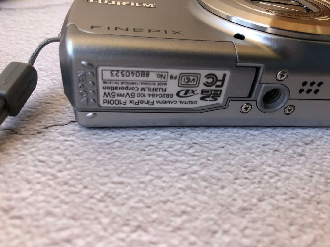 FUJIFILM finepix F100fd デジカメ (D8)