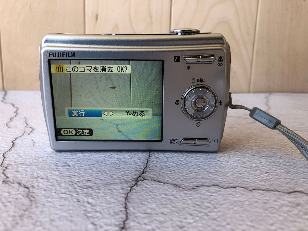 FUJIFILM finepix F100fd デジカメ (D8)