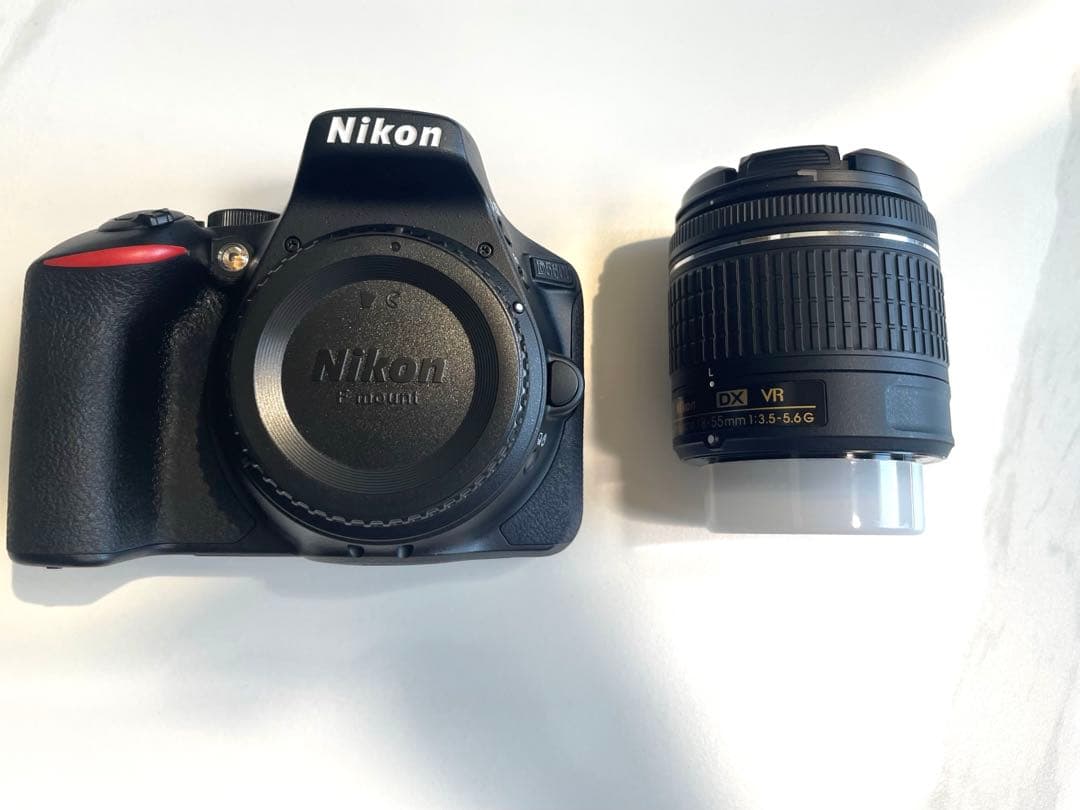 [美品]Nikon一眼カメラ D5600ダブルズームキット　ショット数1248枚