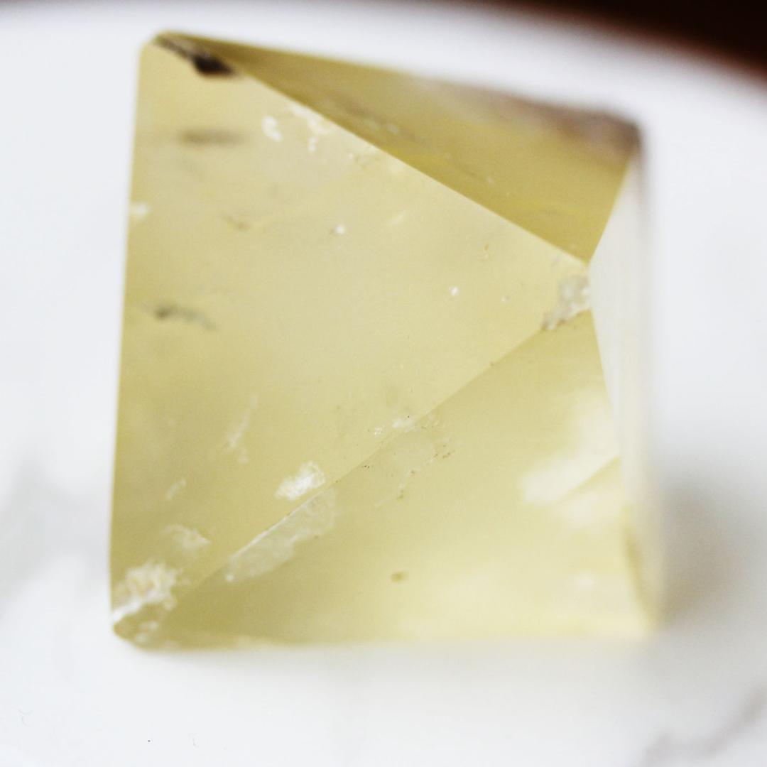 クリームイエロー 82g イリノイ産　フローライト 蛍石　八面体　原石　蛍石