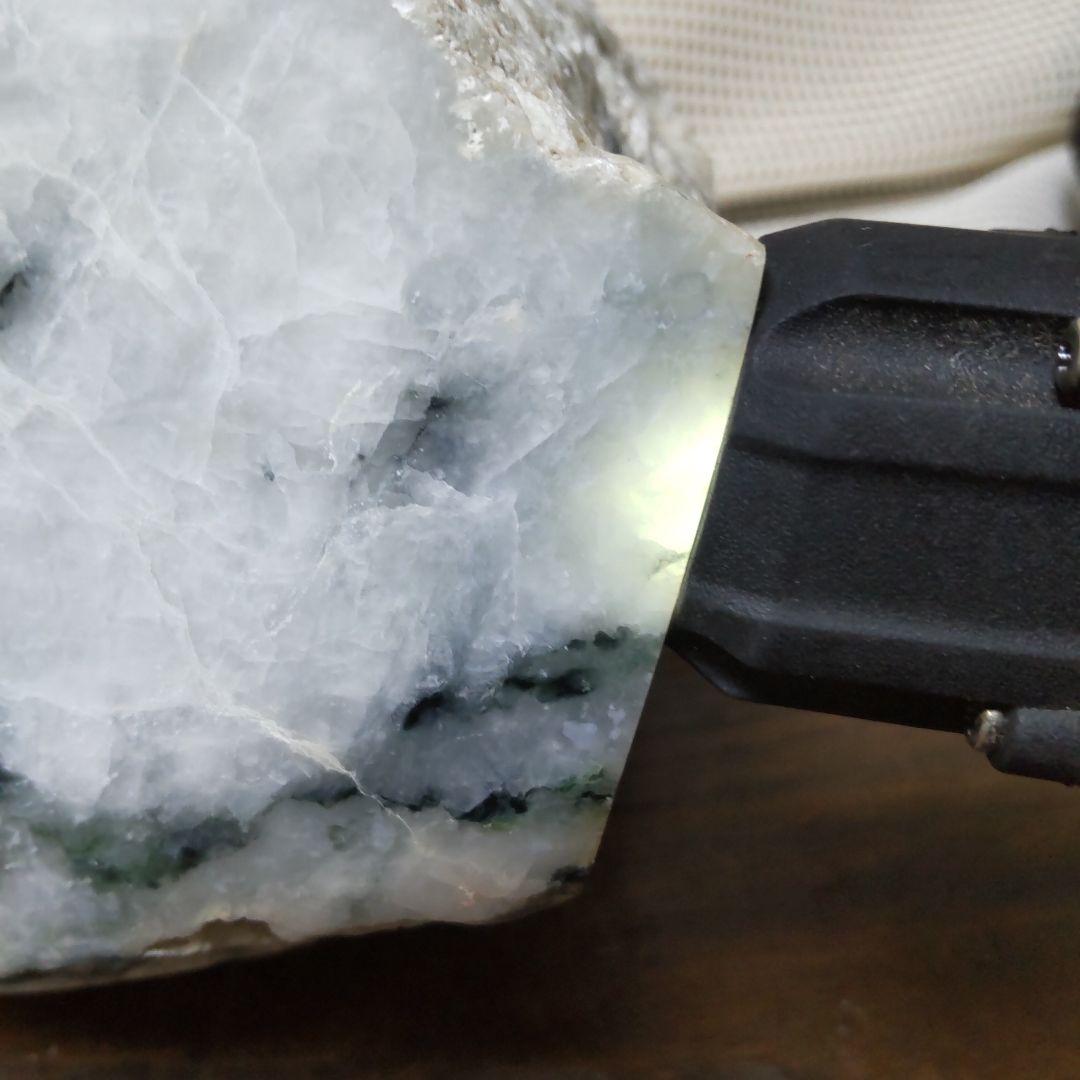 糸魚川翡翠6.16kg,m  (正面にひび割れ傷)