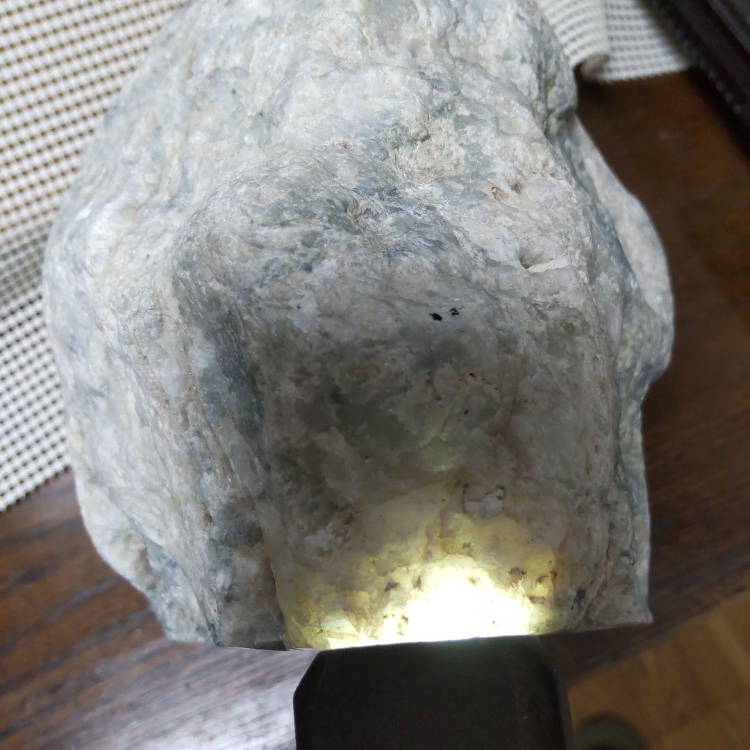 糸魚川翡翠6.16kg,m  (正面にひび割れ傷)