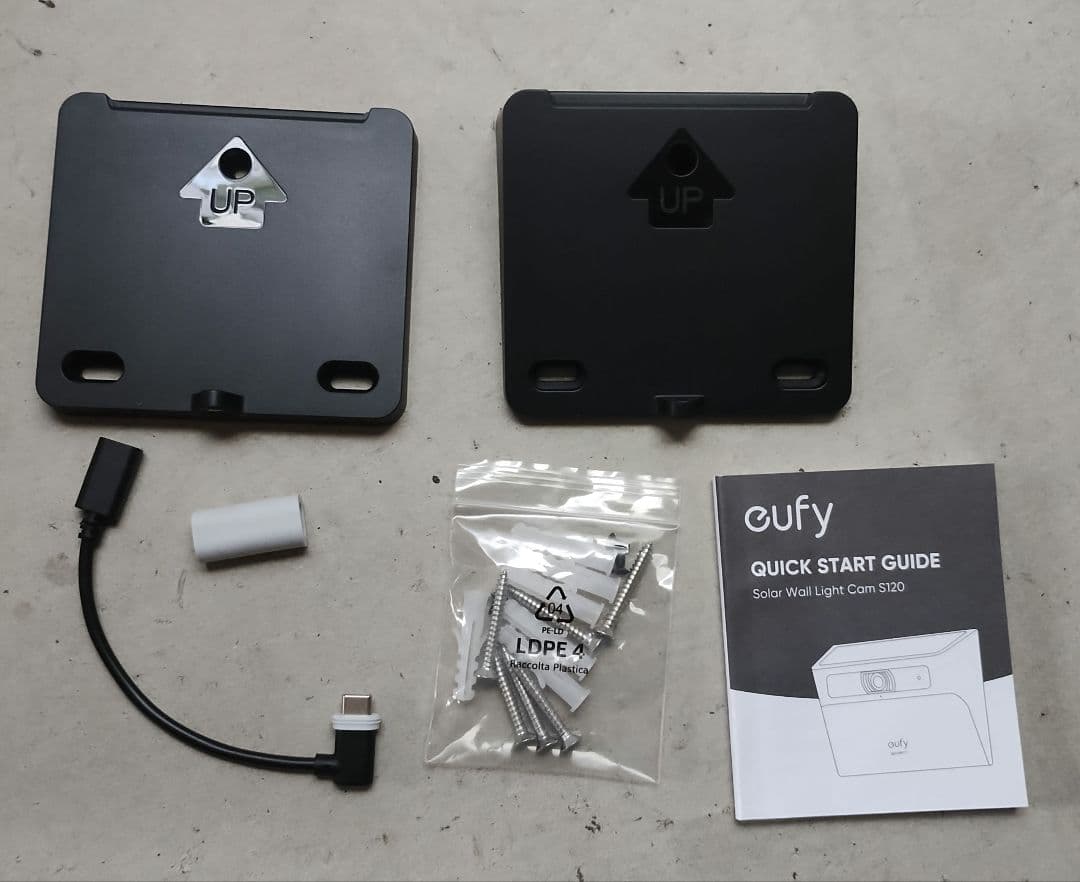 防犯カメラ Anker Eufy Solar Wall Light Cam S120