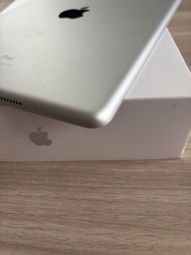 iPad 第9世代 64GB SIMフリー　ほぼ未使用に近い　3点セット