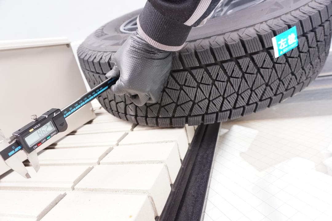 ブリヂストン DM-V2 195/80R15 シエラ スタッドレス ホイール付