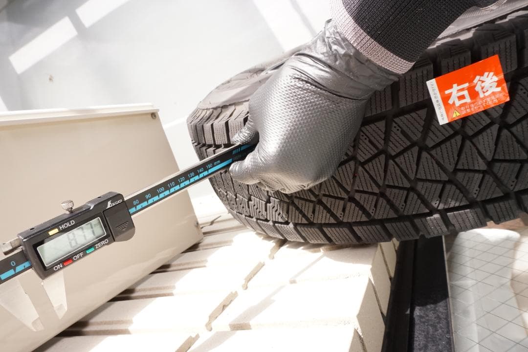 ブリヂストン DM-V2 195/80R15 シエラ スタッドレス ホイール付