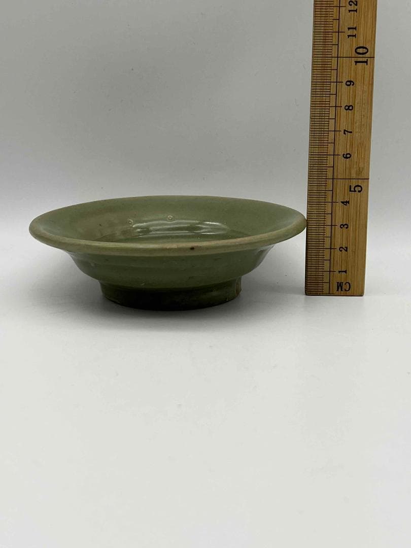 南宋時代　青磁　龍泉窯小盤　青磁弦文皿　唐物　古賞物　時代物(A-73)